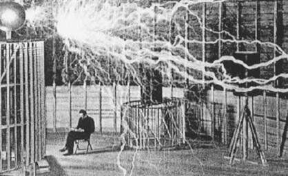 Nikola Tesla进行无线电力传输实验