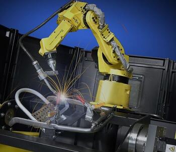 工业机器人应用在生产车间焊接工程机械结构件过程中